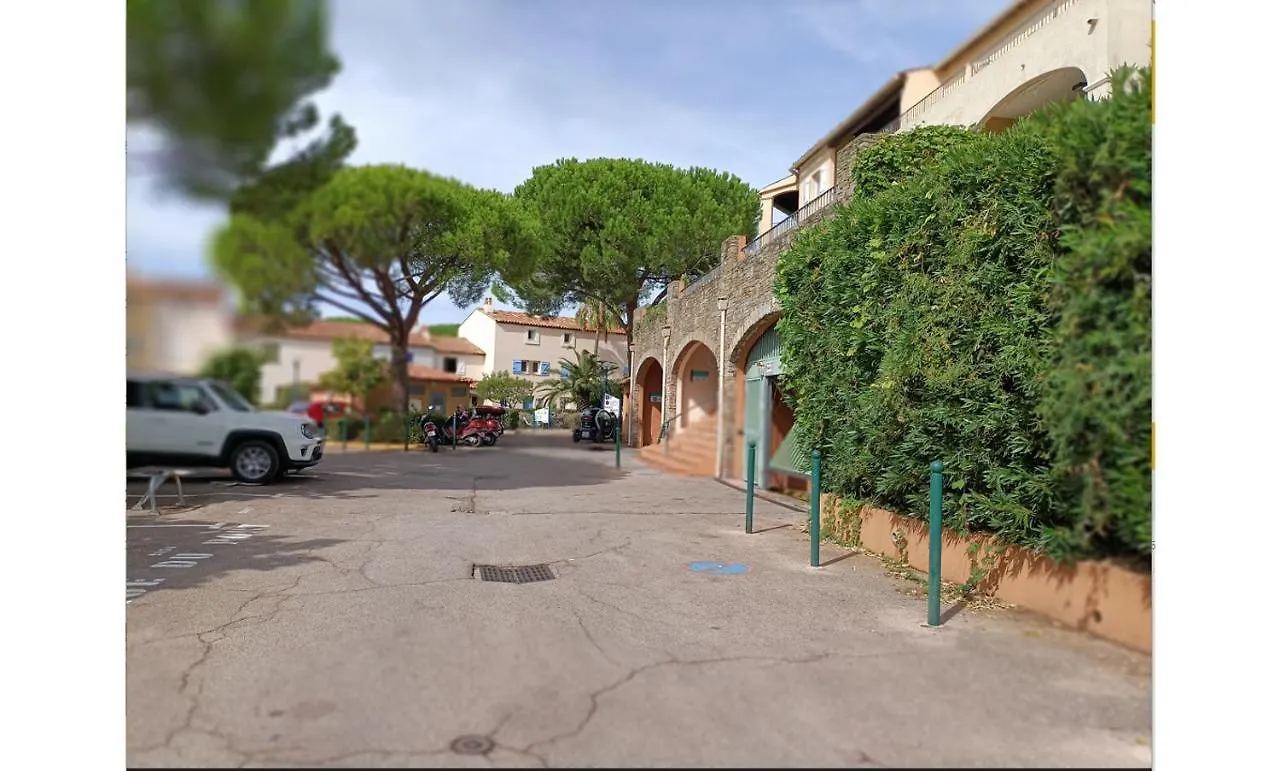 Port Cogolin, T2 Calme Dans Belle Residence, Piscine, Proche St Tropez Коголин